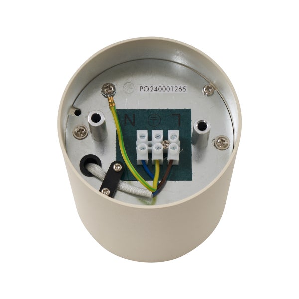 Innenansicht einer Deckenleuchte mit Verkabelung