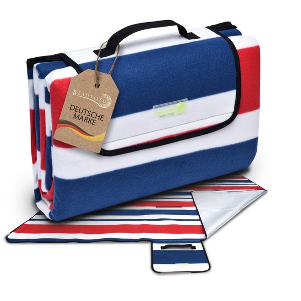 Zusammengefaltete Picknickdecke mit Streifen und Tragegriff