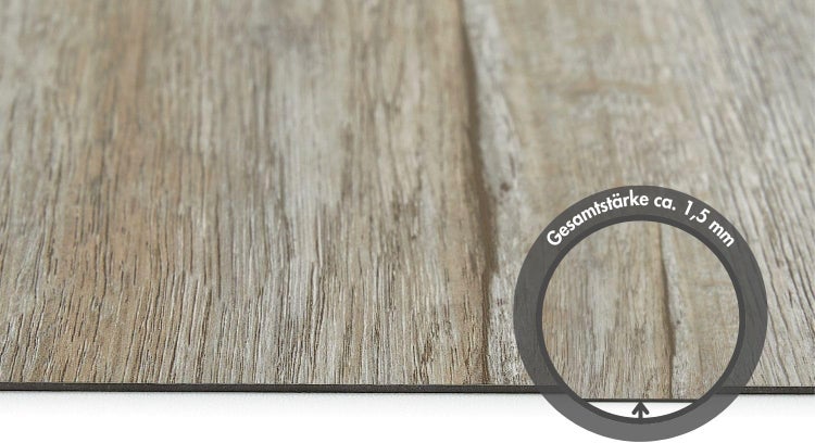 Bodenbelag in Holzoptik mit einer Gesamtstärke von circa 1,5 Millimetern.