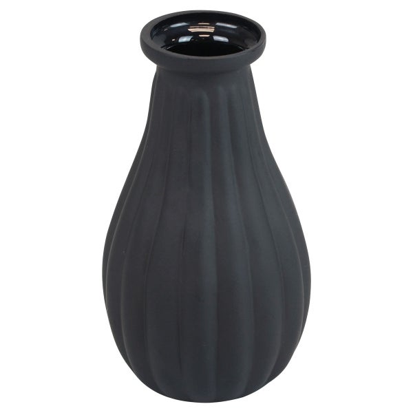Schwarze Keramikvase in Tropfenform mit gerippter Oberfläche.