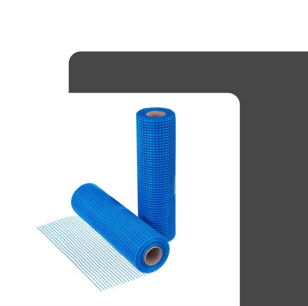 Zwei Rollen blaues Armierungsgewebe zur Verstärkung von Putz und Spachtelmasse.