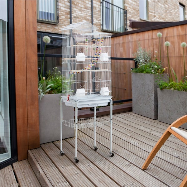 Vogelkäfig mit Ständer auf einer Terrasse
