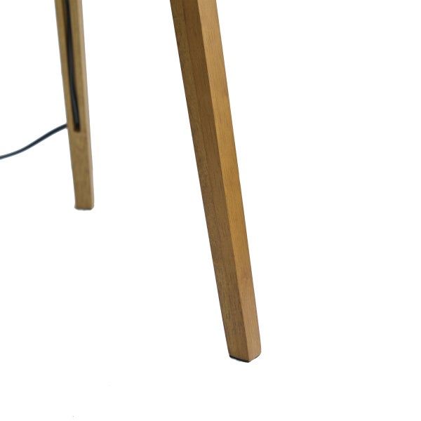 Bein einer Lampe aus Holz mit Stromkabel.