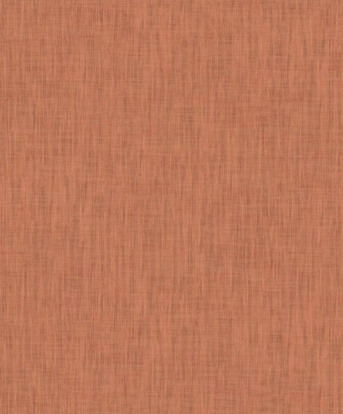 Dekoratives Zimmer mit Textiltapete, Sitzhocker, Kissen, Decke und zwei Vasen auf einem Beistelltisch