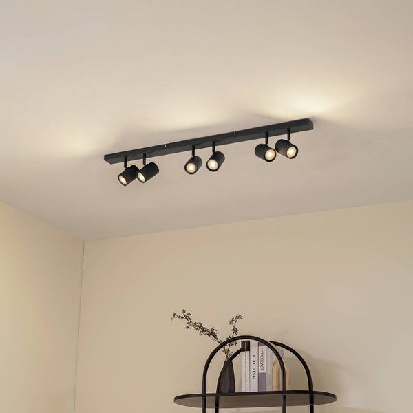 Deckenleuchte mit sechs Strahlern zur Raumbeleuchtung