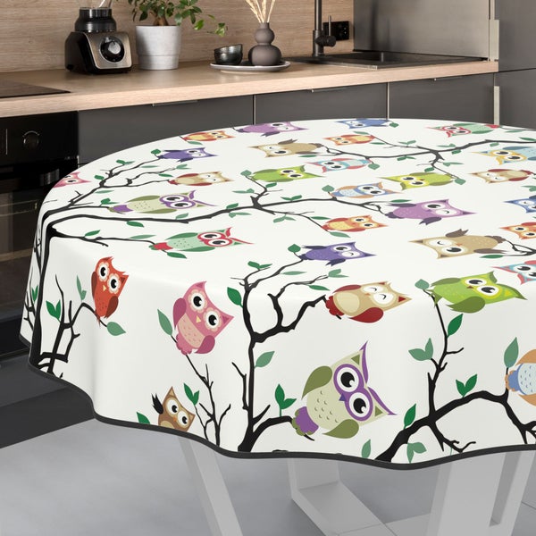 Runde Tischdecke mit Eulendekor in einer Küchenszenen