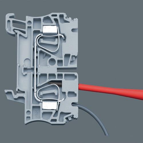 Graue Reihenklemme mit rotem und grauem Kabel