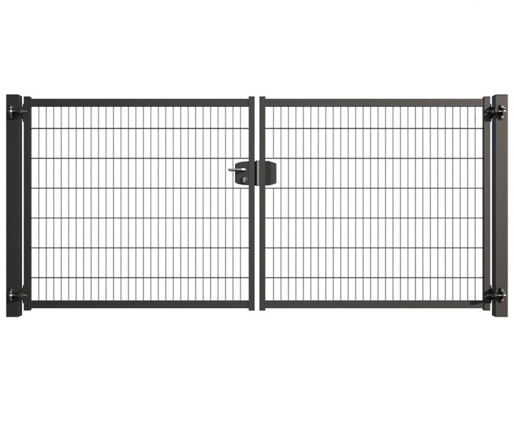 Doppelflügeltor aus Metall mit Maschendrahtfüllung