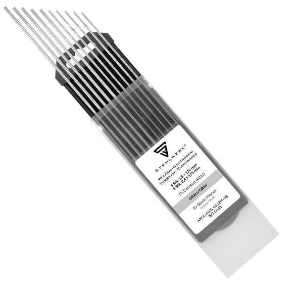 Dekoratives Wohnambiente mit Spiegel, Tisch und Dekorationselementen.