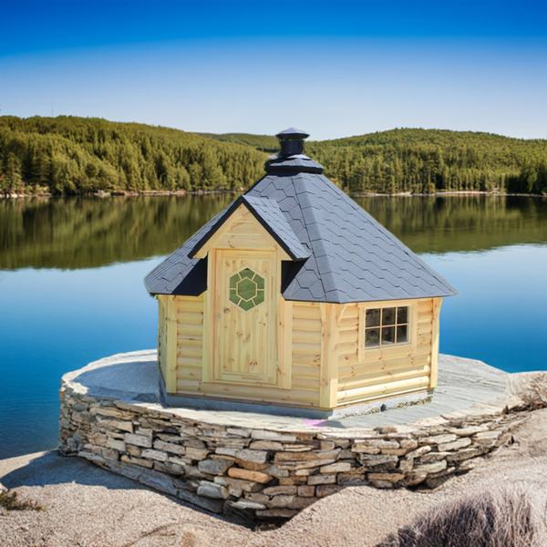 Holzgrillkota mit Fenster und Tür auf Steinsockel