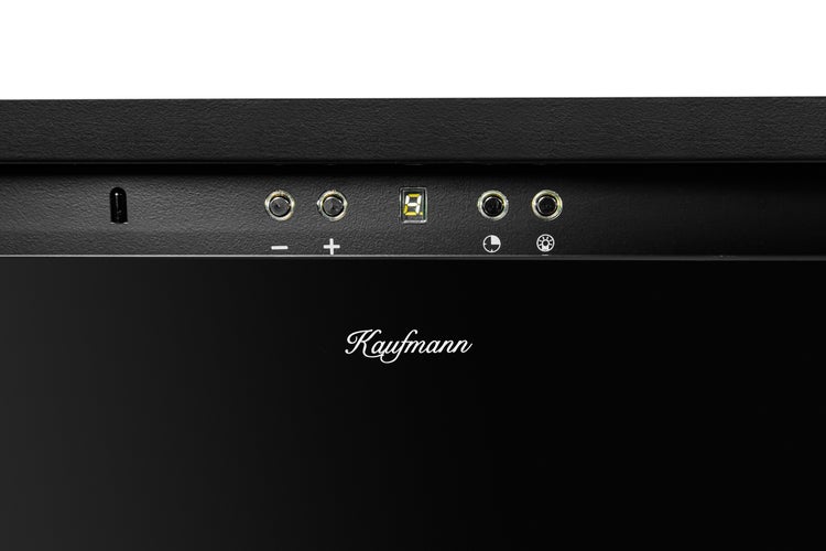 Bedienfeld eines Kaufmann Weinklimaschranks mit digitaler Anzeige, Plus und Minus Tasten sowie Licht und Timer Einstellungen.