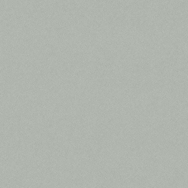 Holzregal mit drei Ebenen, gefüllt mit Weinflaschen und Wasserflaschen, neben einem Eiskübel mit Bierflaschen und einer Topfpflanze