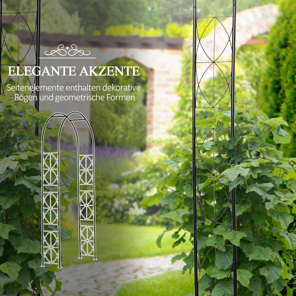 Rosenbogen aus Metall mit dekorativen Seitenelementen und geometrischen Mustern im Garten.