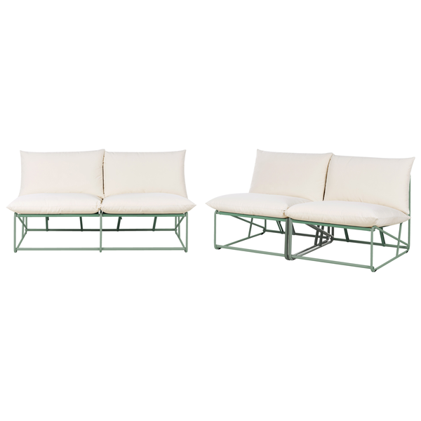 Zwei Sofas mit Metallrahmen und Polsterkissen