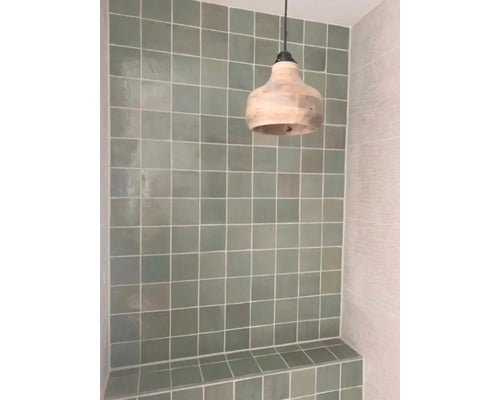 Handgefertigte Wandfliese Zellige Alhambra 15 Vert Clair 10x10cm glänzend