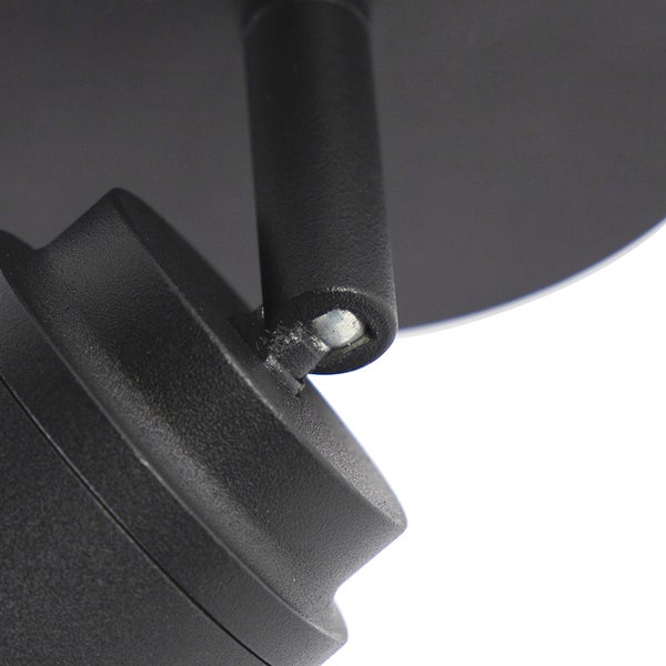 Detailaufnahme einer schwarzen Wandleuchte zur Außenbeleuchtung