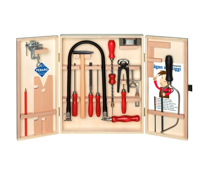 Pebaro Kinderwerkzeugkasten aus Holz mit Laubsäge, Hammer, Feile, Bohrer, Zange und Schraubstock für Bastelarbeiten.