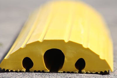 UvV Kabelbrücke Lkw Überfahrschutz 1,5m Schlauchbrücke für Kabel und Schläuche bis 45mm Durchmesser