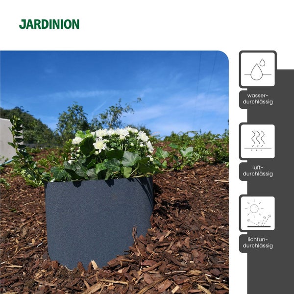 JARDINION Logo, Pflanzring in einem Mulchbeet mit weißen Blumen, wasserdurchlässig, luftdurchlässig und lichtundurchlässig.