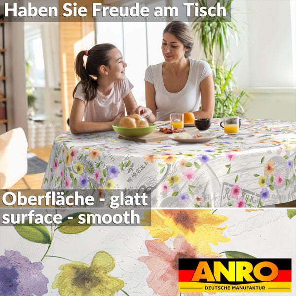 Rundes Tischtuch mit floralem Muster und glatter Oberfläche, Mutter und Tochter am Esstisch, ANRO Deutsche Manufaktur Logo.