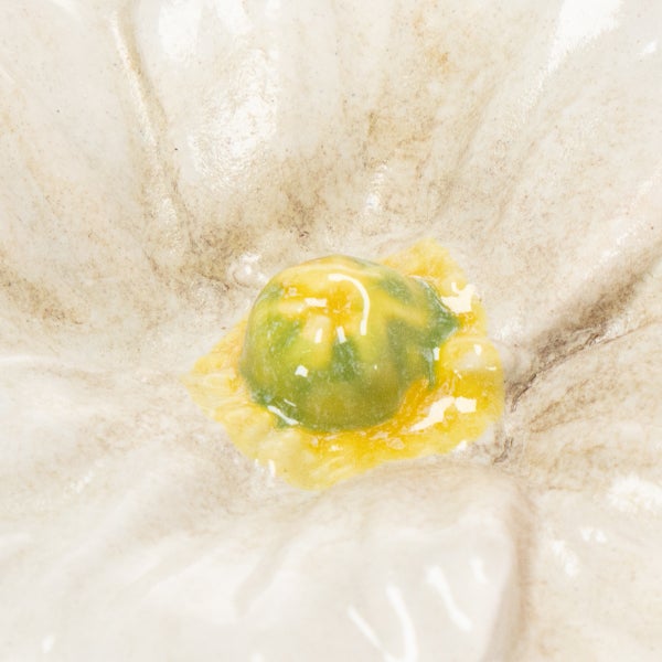 Dekoratives Keramikobjekt in Blütenform, Detailansicht