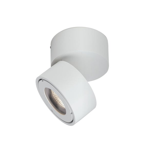 Weißer Deckenstrahler aus Metall in zylindrischer Form mit schwenkbarem Leuchtenkopf und LED Lichtquelle.