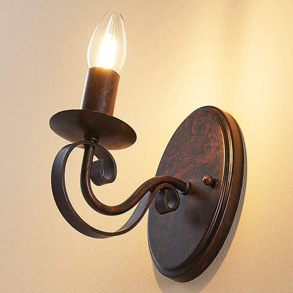 Wandleuchte aus Metall mit Leuchtmittel