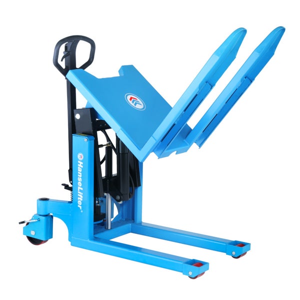 Blauer Gabelstapler mit HanseLifter Logo