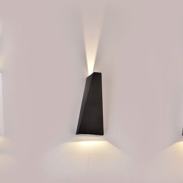 Wandleuchte mit Lichteffekten nach oben und unten