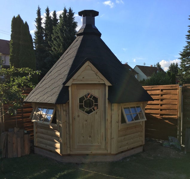 Holz Kota Grillhütte mit Tür und Fenstern im Garten