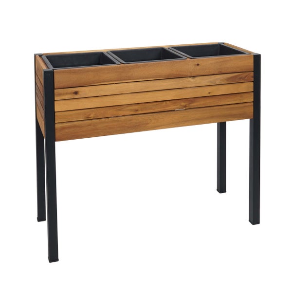 Hochbeet aus Holz und Metall mit drei Pflanzeinsätzen aus Kunststoff.