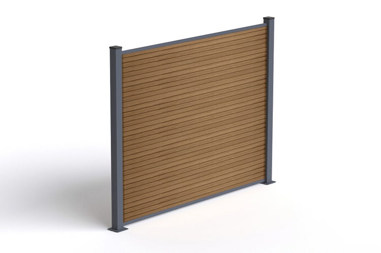 Sichtschutzelement aus Holzoptik Lamellen mit zwei Metallpfosten als Gartenbegrenzung oder Sichtschutzwand.