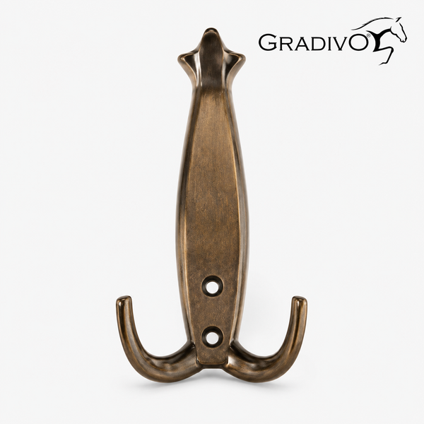 Dreifach-Garderobenhaken aus Metall in Antik-Optik mit zwei Befestigungslöchern und Gradivo Logo.