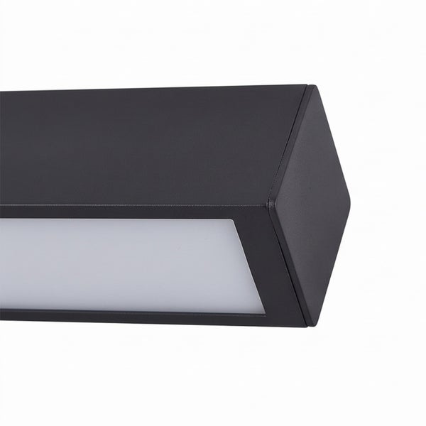 Moderne LED Wandleuchte in rechteckiger Bauform mit Diffusor
