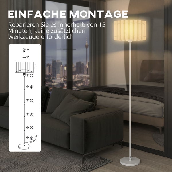 Stehleuchte mit Montageanleitung in einem Wohnzimmer