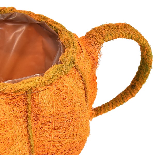 Detailansicht einer Korb-Blumenschale in Kürbisform mit Henkel