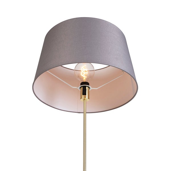 Stehlampe mit Stoffschirm und Glühbirne