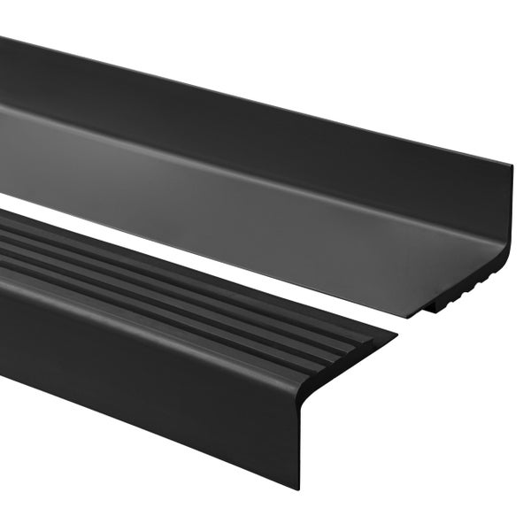 Treppenkantenprofil aus Kunststoff in Schwarz mit gerippter Oberfläche für Rutschhemmung.