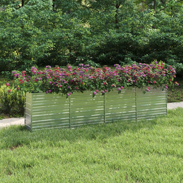 Großes rechteckiges Hochbeet aus Wellblech, bepflanzt mit blühenden Blumen in einem Garten auf einer Rasenfläche.