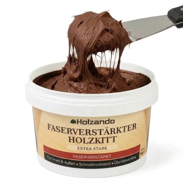 Faserverstärkter Holzkitt von Holzando in der Dose, aufgetragen mit einem Spachtel für Reparaturen im Innenbereich und Außenbereich.