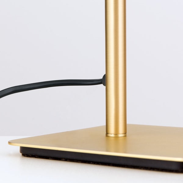 Detailaufnahme des Lampenfußes mit Kabel