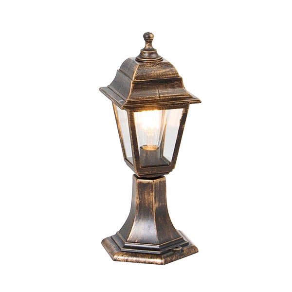 Klassische Sockelleuchte in Laternenform aus Metall mit antikem Finish und klaren Glaseinsätzen.