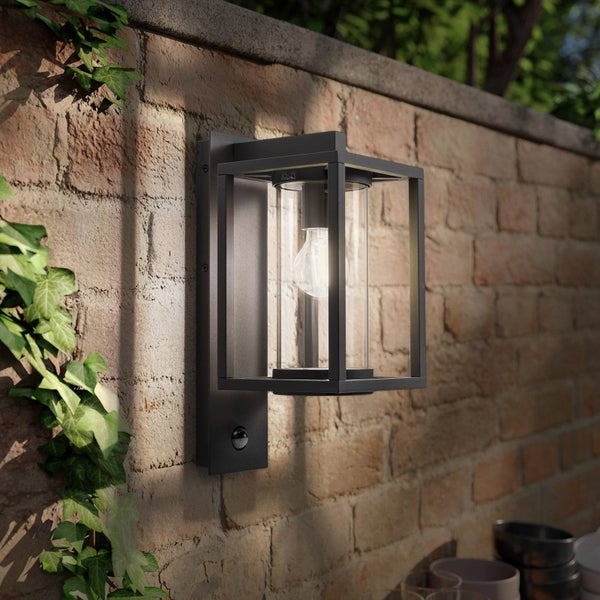 Lucande Wandlampe aussen mit Bewegungsmelder, Aussenwandleuchte spritzwassergeschützt IP44 1xE27 max. 60W ohne Leuchtmittel Außenleuchte