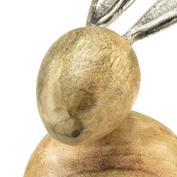 Holzhase mit silberfarbenen Ohren als Dekoration