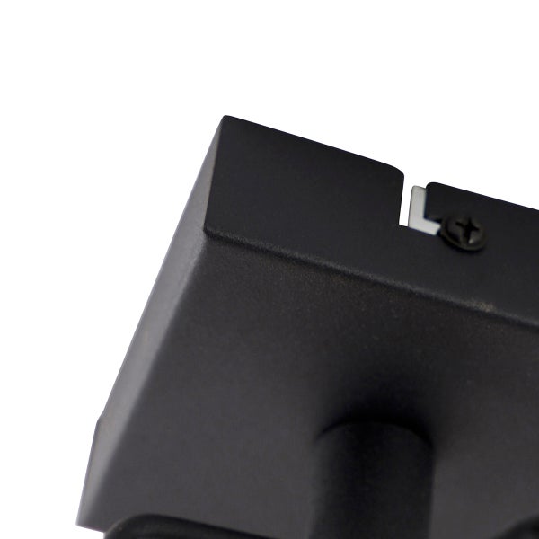 Detailansicht einer schwarzen Außenleuchte mit Schraube