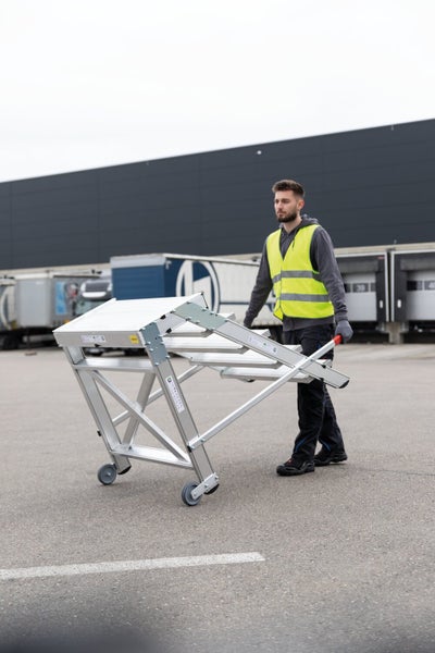 PROREGAL Arbeitspodest Fahrbar Stufenbreite 80cm 3 Stufen Aluminium Geriffelt Rutschfeste Kunststoffschuhe