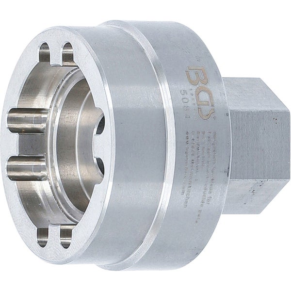 Runde Metallscheibe mit zentralem Loch und Aussparungen