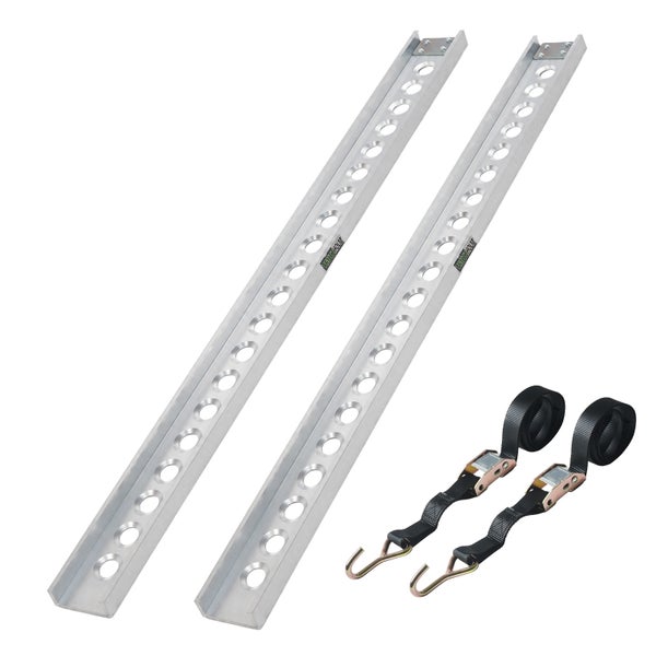 Zwei Aluminium-Auffahrrampen von Trutzholm mit gelochter Oberfläche und zwei Spanngurten mit Haken.