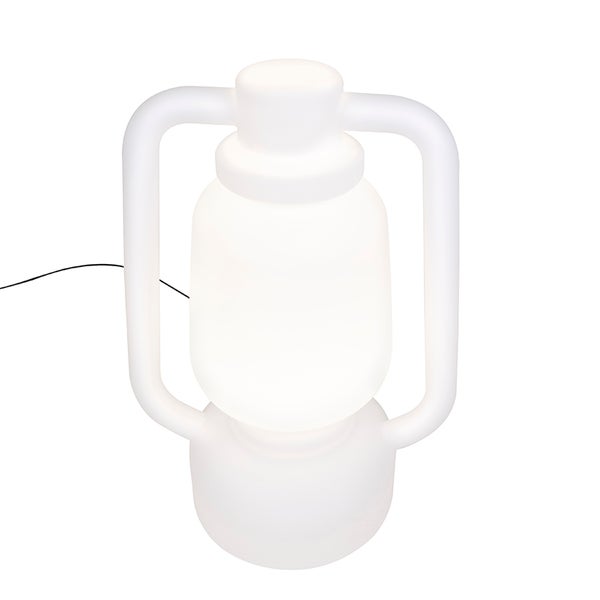 Dekorative LED Laterne in klassischer Form aus Kunststoff zur Beleuchtung
