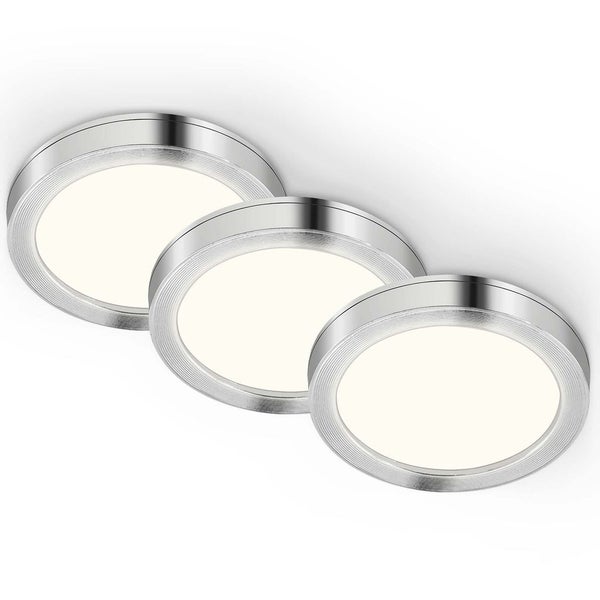 Drei runde LED-Deckenleuchten mit silberfarbenen Rahmen.